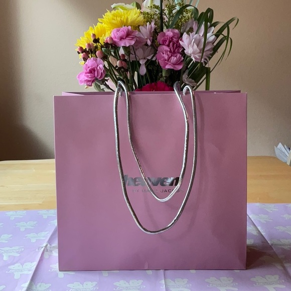 🧸 HEAVEN BY MARC JACOBS  SHOPPING BAG AND TISSUE PAPER 🧸 NWOT 🧸 - Picture 9 of 16